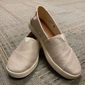 NEVER WORN! TOMS Avalon Slip Ons